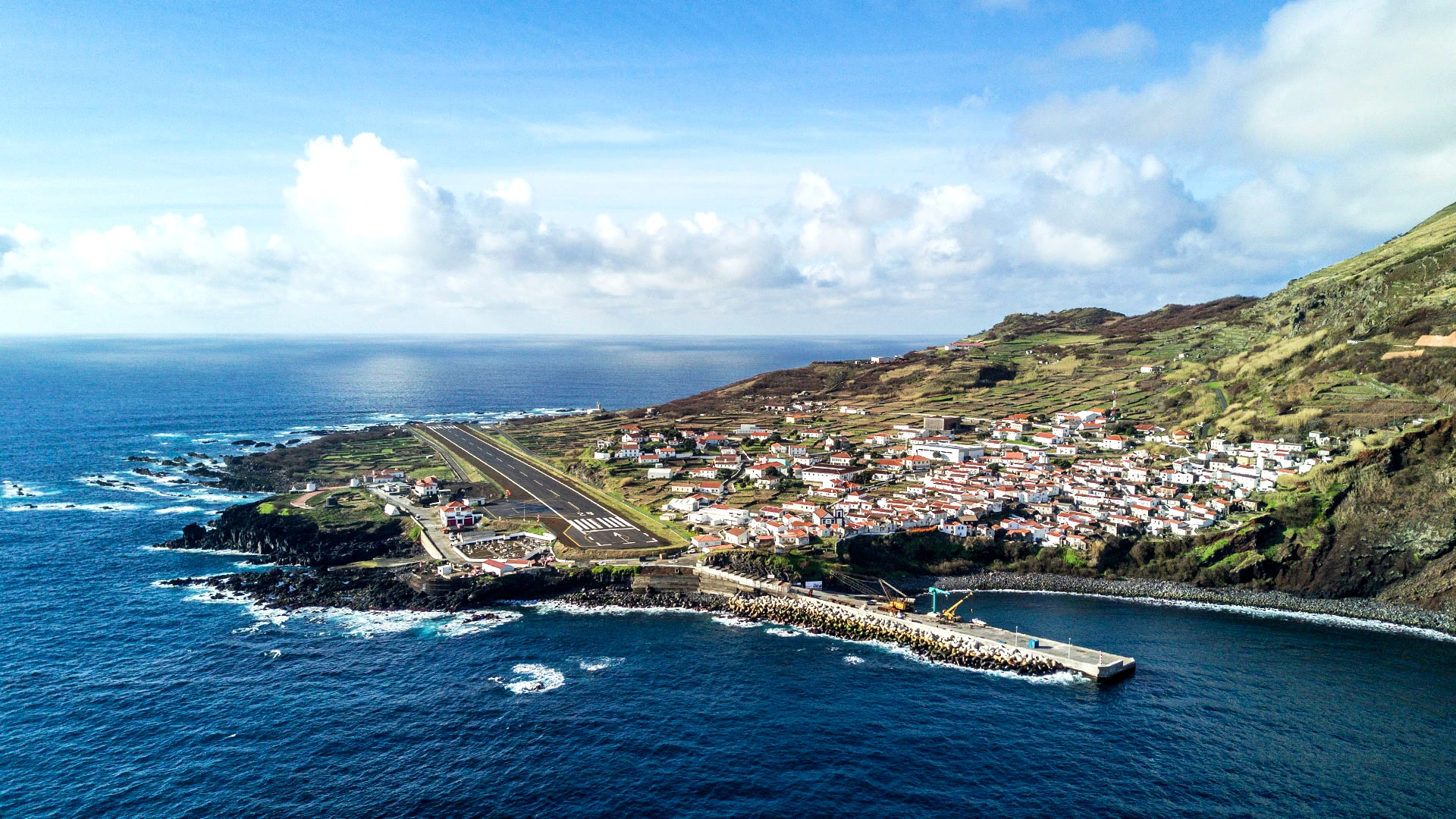 Vista aérea dos Açores - Atlantic Scale topografia e projectos